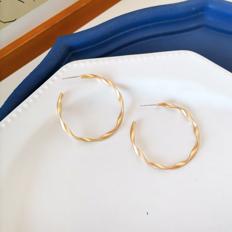 Matte Gold Hoop Round Earrings